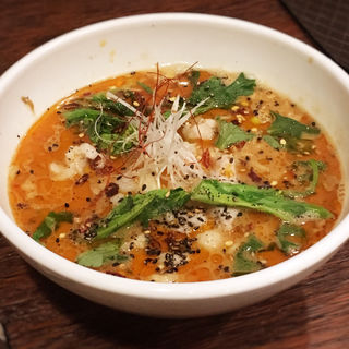 博多もつ担々麺(メンラボ )