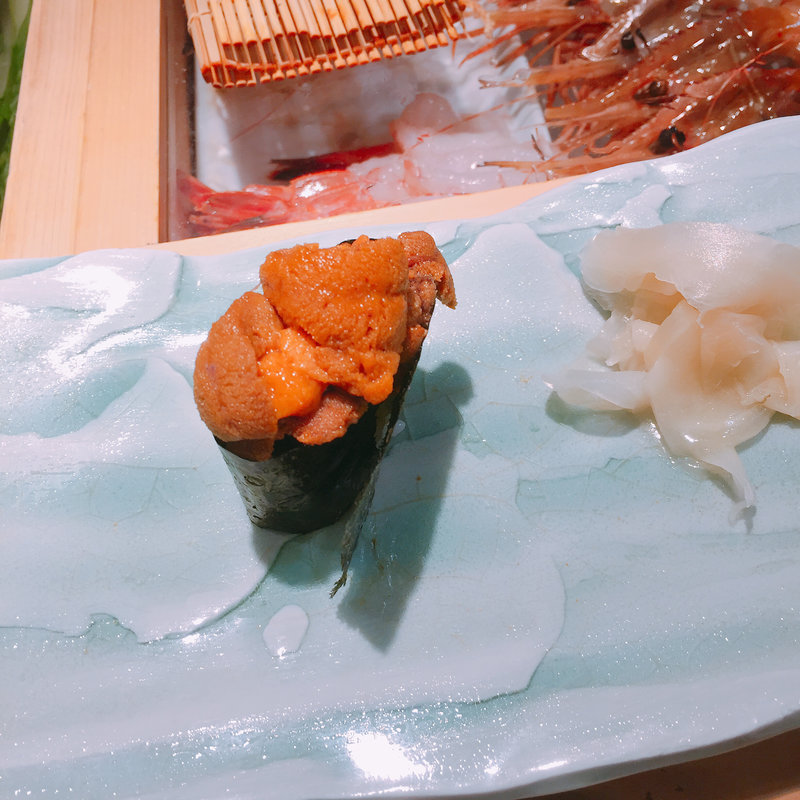 雲丹握り(すし虎杖 （スシイタドリ）)