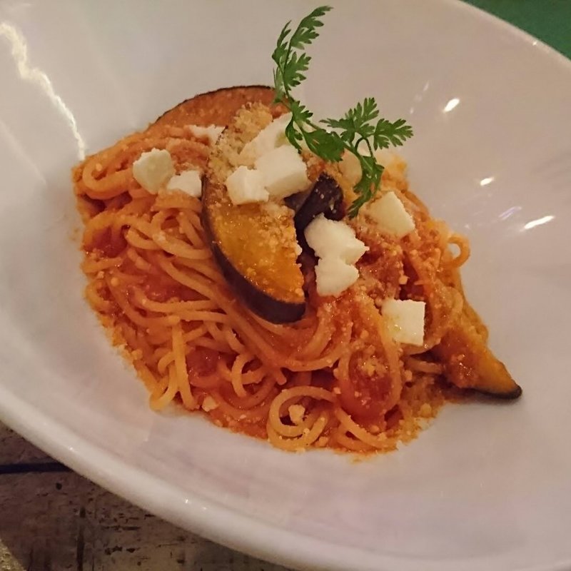 ナスとモッツァレラのトマトパスタ(SUZU CAFE 神南)