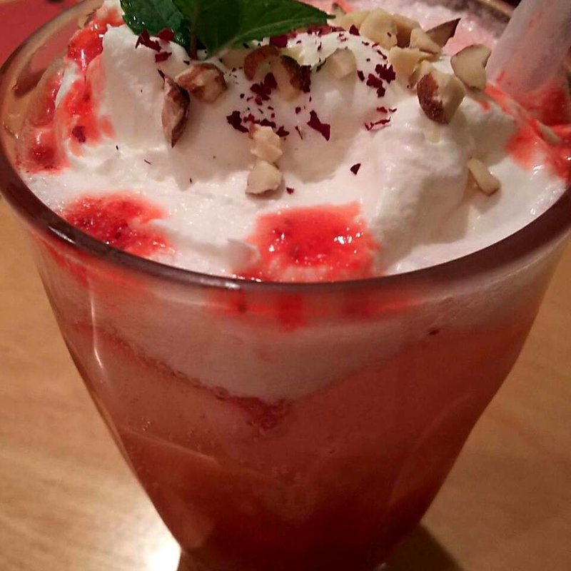 苺とローズのレイヤーソーダ(アフタヌーンティー・ティールーム 阪急うめだ本店)