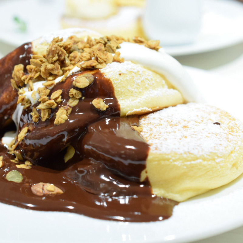 ホットチョコレートパンケーキ 自家製グラノーラがけ(幸せのパンケーキ渋谷店)