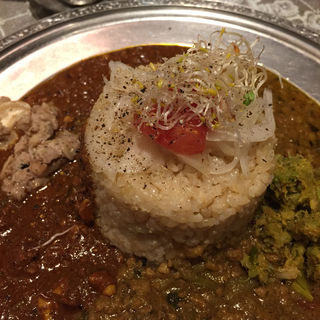 あいがけカレー2種 平日限定ルゥポット(旧ヤム鐡道)