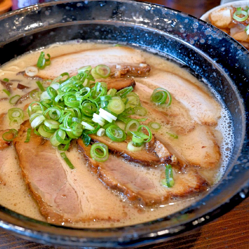 豚こつあっさり+チャーシュー(らーめん晴れるや )