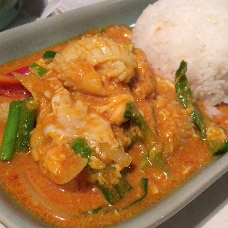 具沢山海鮮のふわふわ卵とじカレー(オールドタイランド 市ヶ谷店)