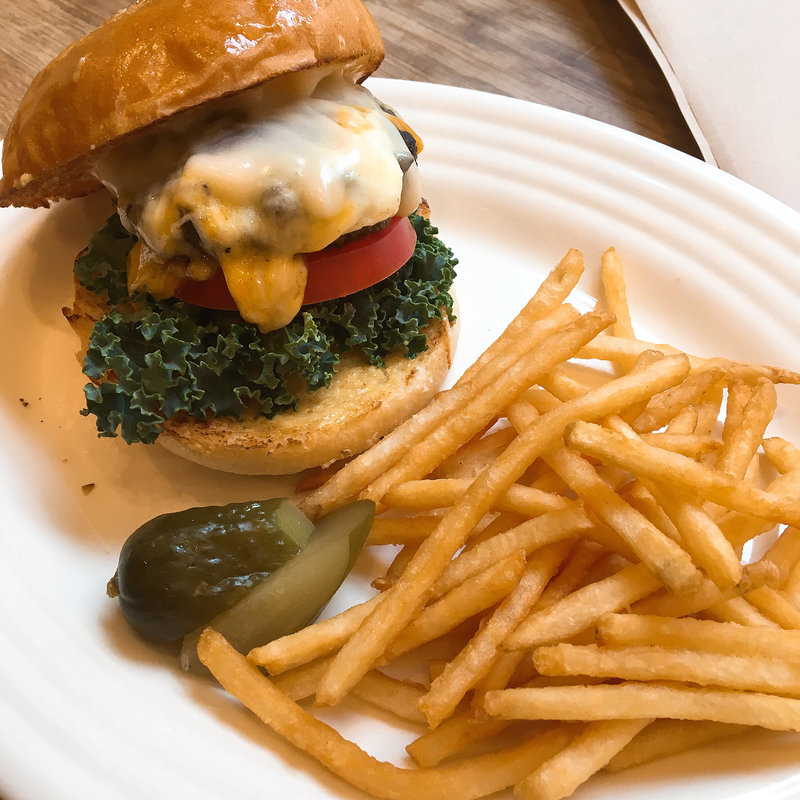 チーズィーバーガー(ロンハーマンカフェ)