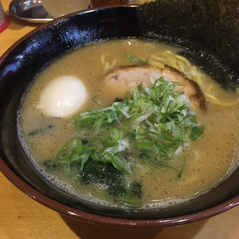 豚骨醤油ラーメン(金澤達系 麺屋達 久安店)