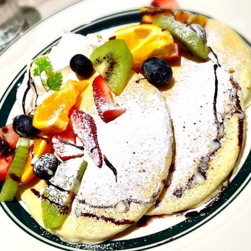 ミックスフルーツとチョコレートのパンケーキ(gram 須磨パティオ店)