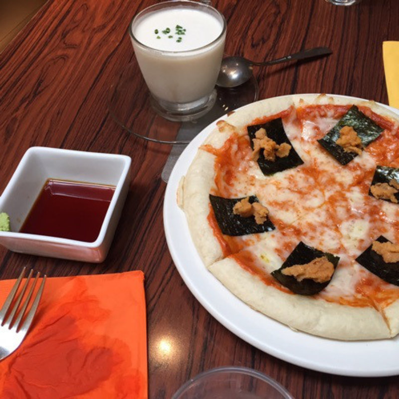 ウニのピザ(ロータス)