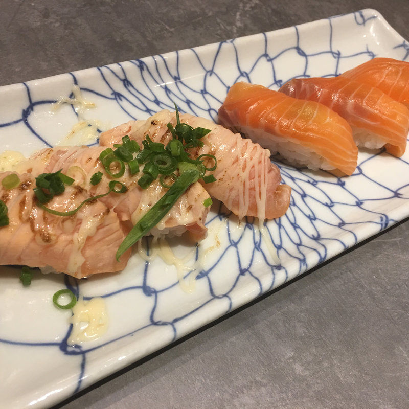 サーモンと炙りサーモン(焼き鳥まつなが)