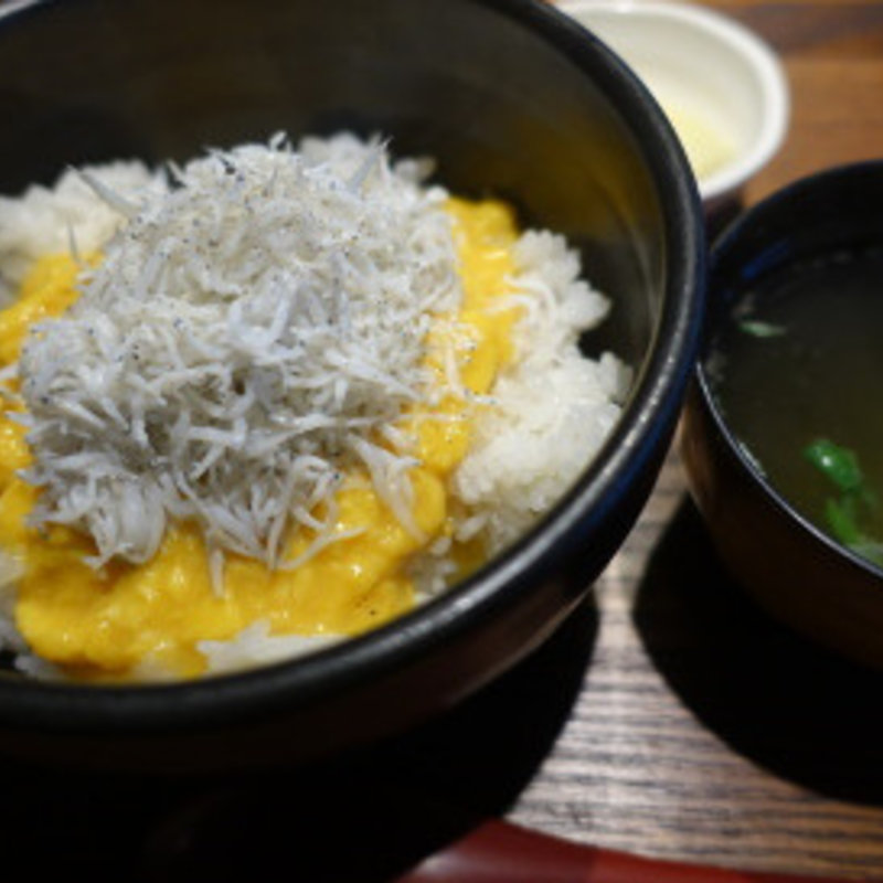 黄金のしらす丼(江ノ島小屋)