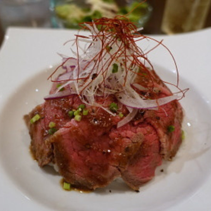 ローストビーフ丼(肉びすとろ おぎの)