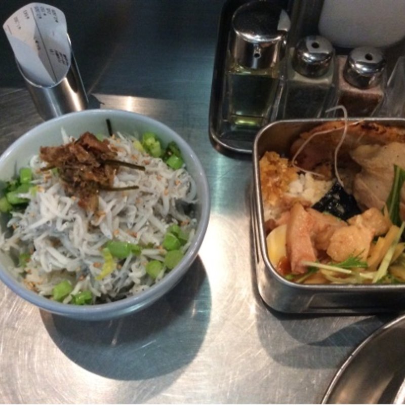 釜揚げしらすと大根葉のごはん(ZUND-BAR)