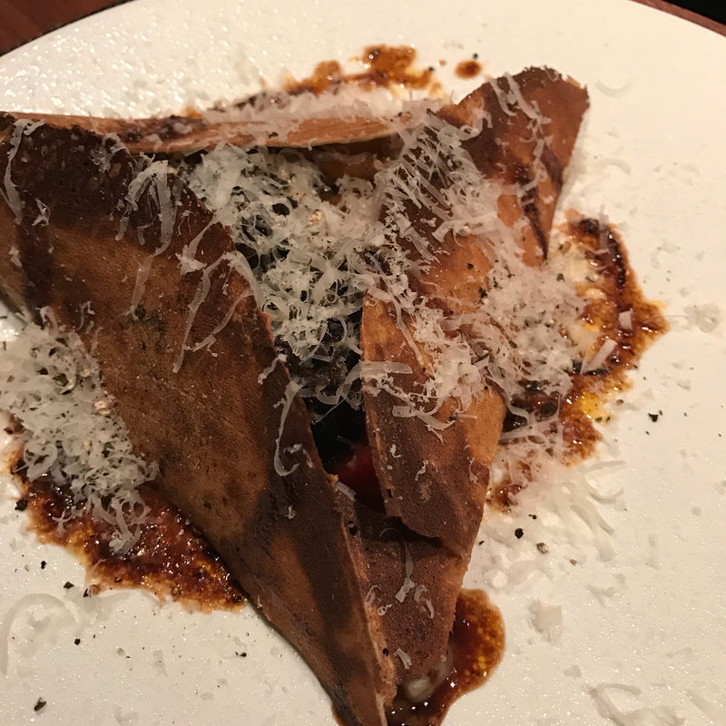 牛ホホ肉の赤ワイン煮のガレット(三軒茶屋一丁目食堂)