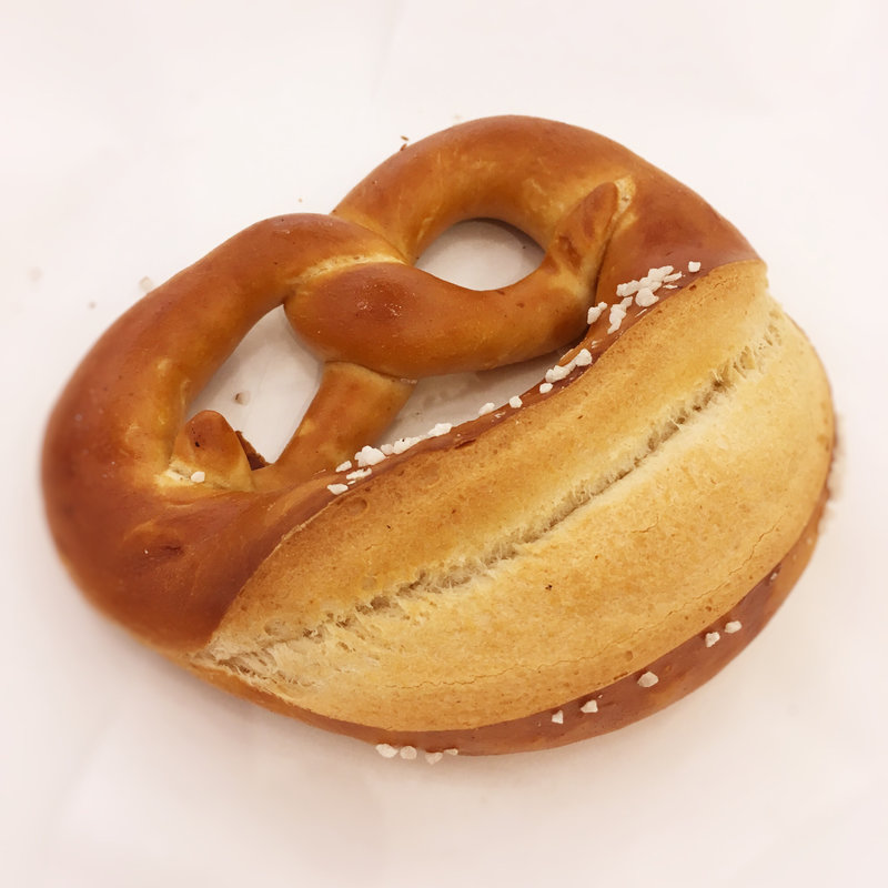 ラウゲンブレッツェル(DIE SONNENBLUME【パン工房ゾンネンブルーメ】)