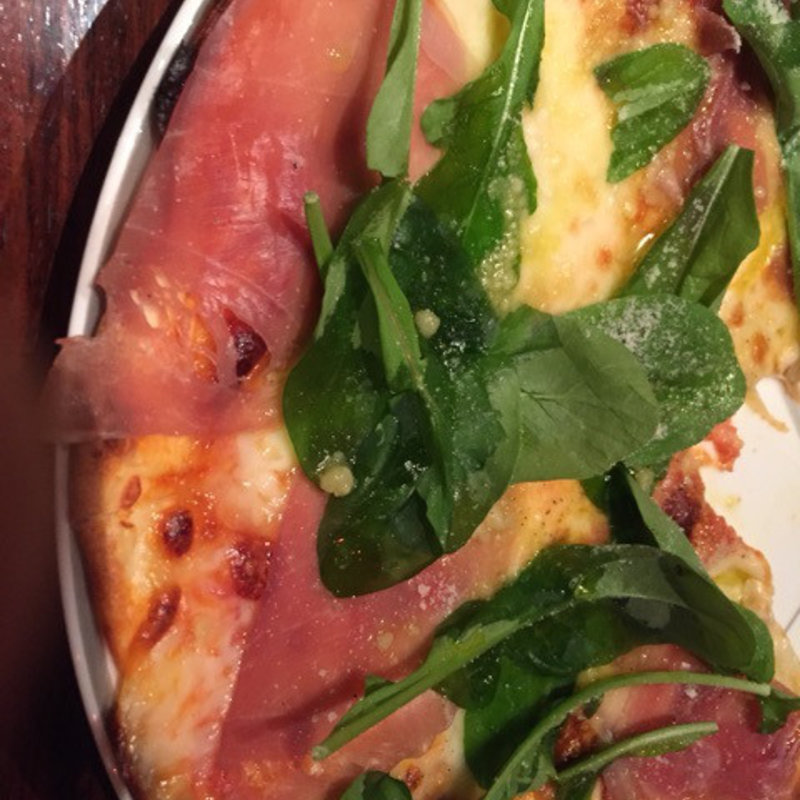 薄焼きピザ(コットンクラブ)