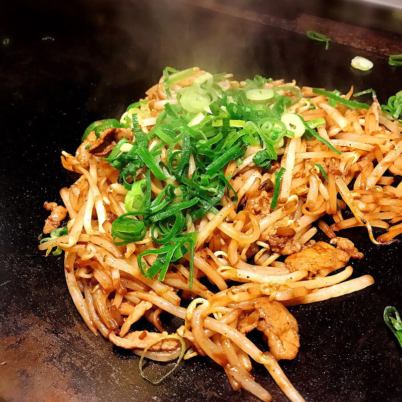 もやし炒め(お好み焼・鉄板焼 よっちゃん)