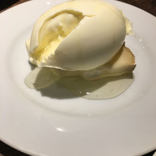 ゴルゴンゾーラとマスカルポーネのアカシヤはちみつ掛け(彗富運 （SPOON スプーン）)