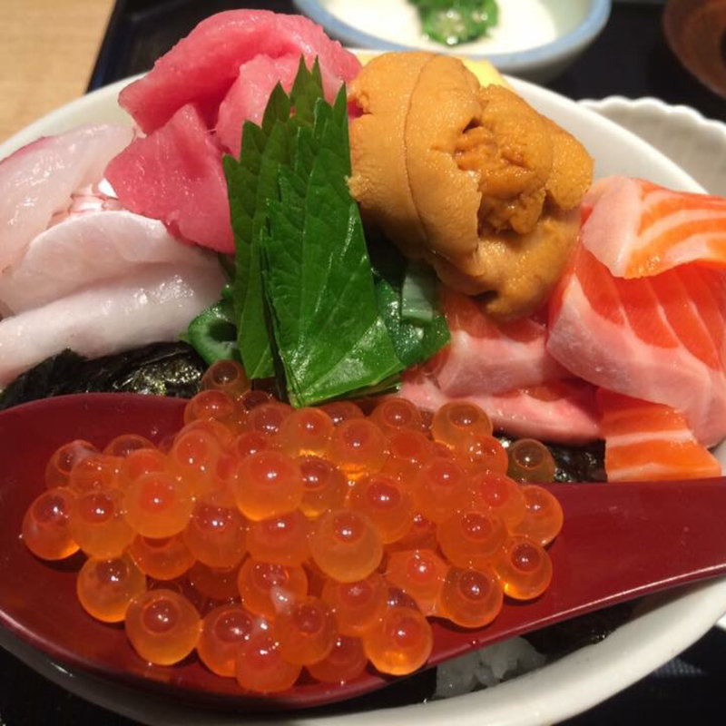 ちょい贅沢丼(田中田式 海鮮食堂 魚忠)