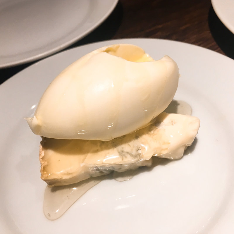 ゴルゴンゾーラとマスカルポーネのアカシヤはちみつ掛け(彗富運 （SPOON スプーン）)