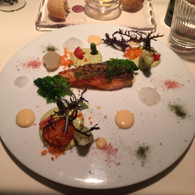 富士山嶺マスの低温調理(ビストロアム)