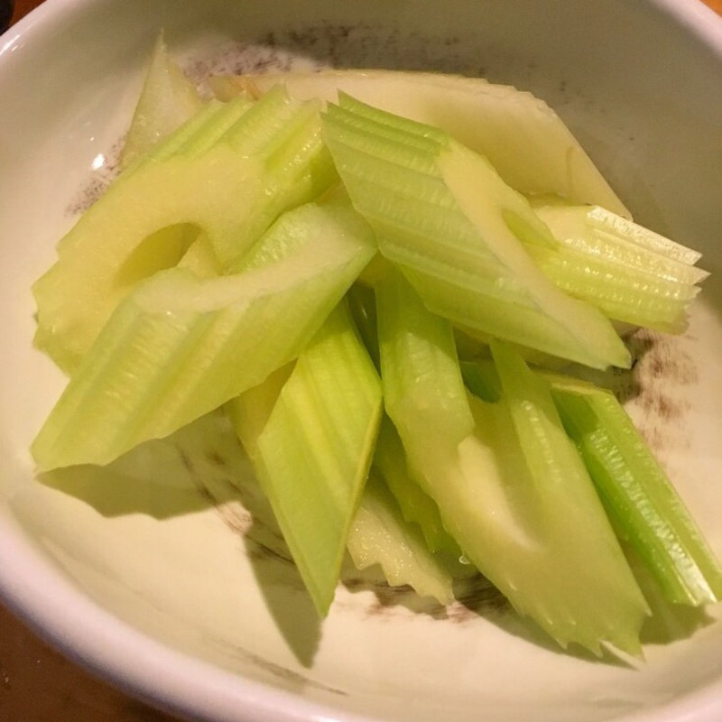 セロリの浅漬け(居酒屋 Kao’s （カオス）)