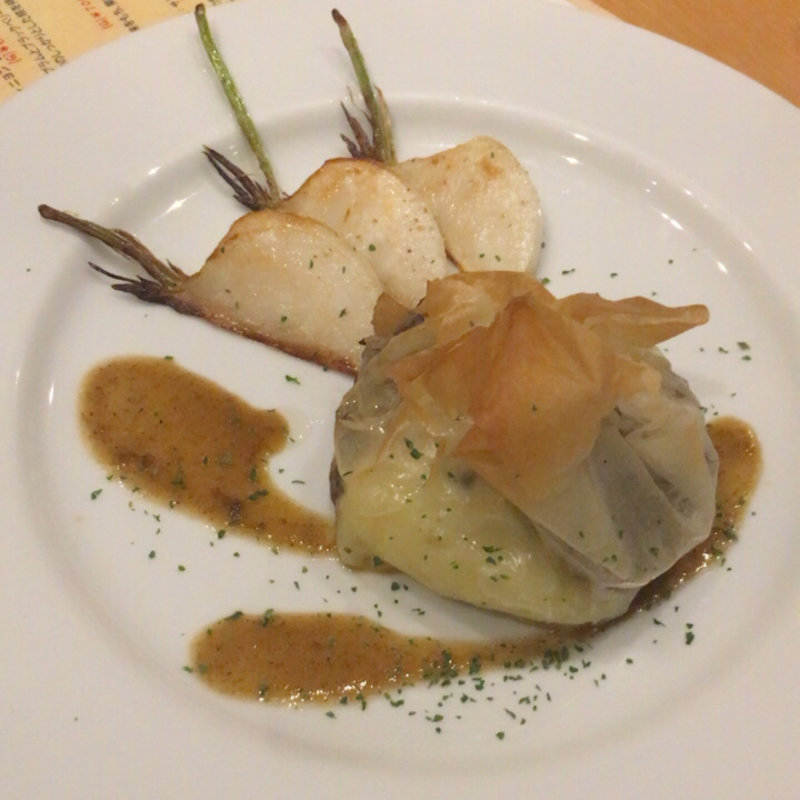 日本鹿のラグーとジャガイモのパートフィロ包み(HIBINO)