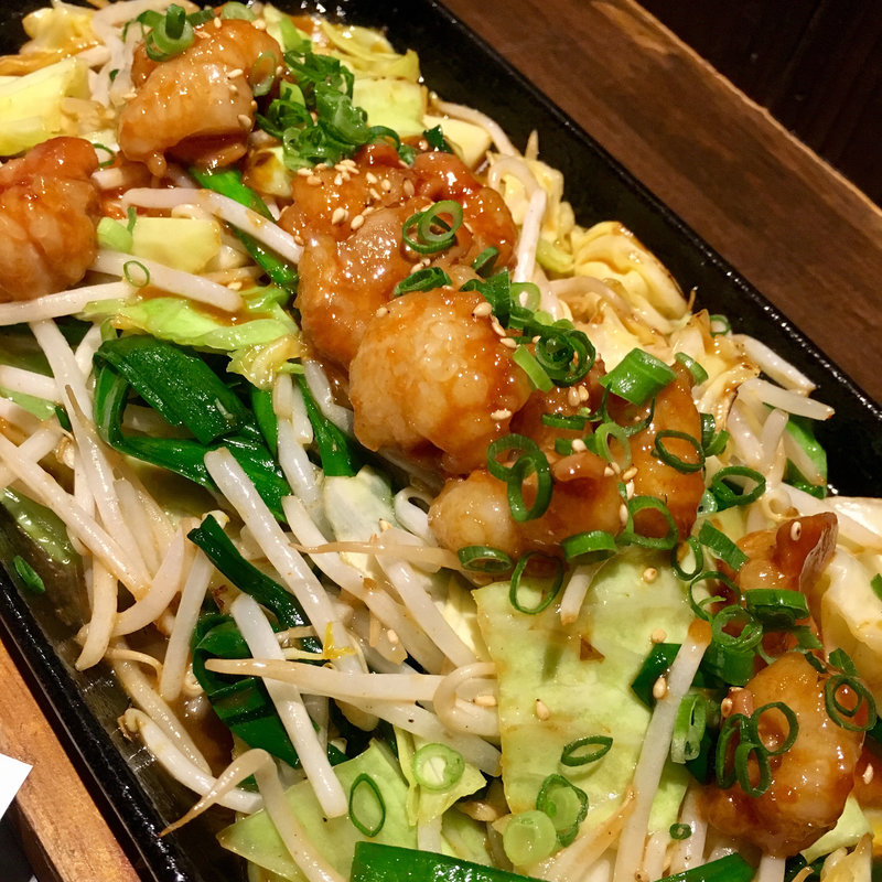 和牛ホルモンの鉄板焼き(酒佳蔵)