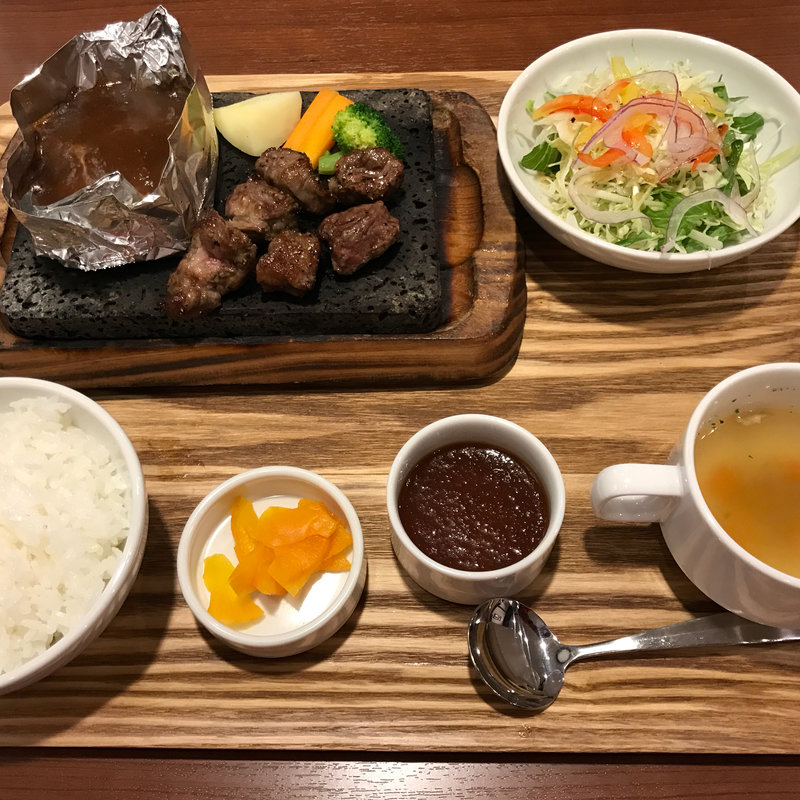 サイコロステーキ&ハンバーグセット(溶岩石焼 グリルバウム～grill BAUM～)