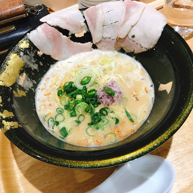 塩煮込みらーめん(くろす)