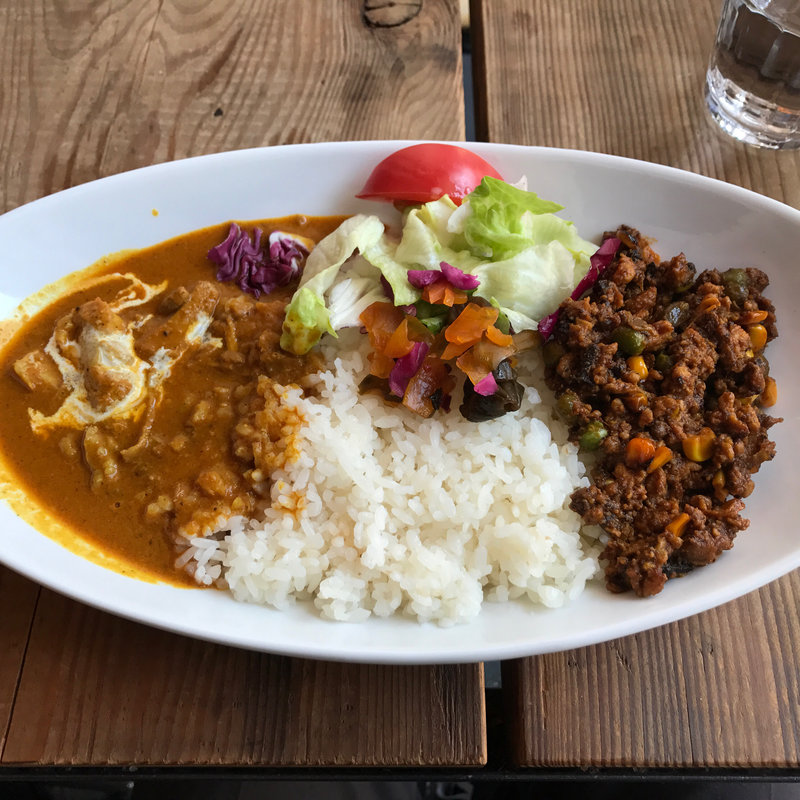 バターチキンカレー、ドライカレー。コンビネーション(BLAKES )