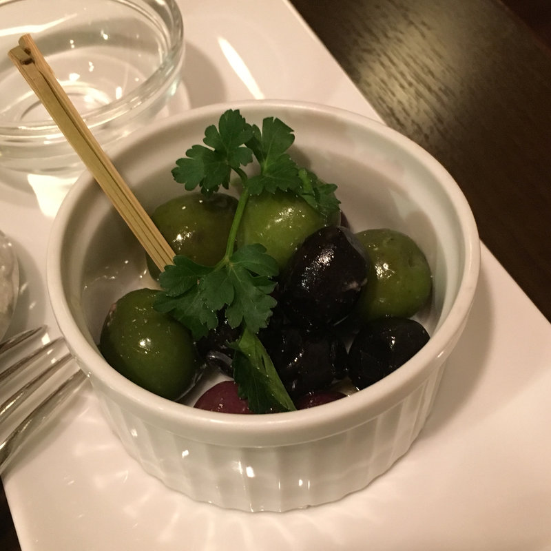 イタリア産3種類のオリーブのマリネ(ブラッセリー アデニア)