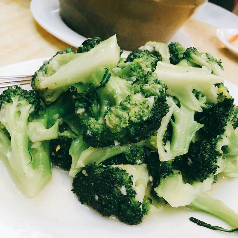 ブロッコリーのガーリック炒め(鹿鳴春)