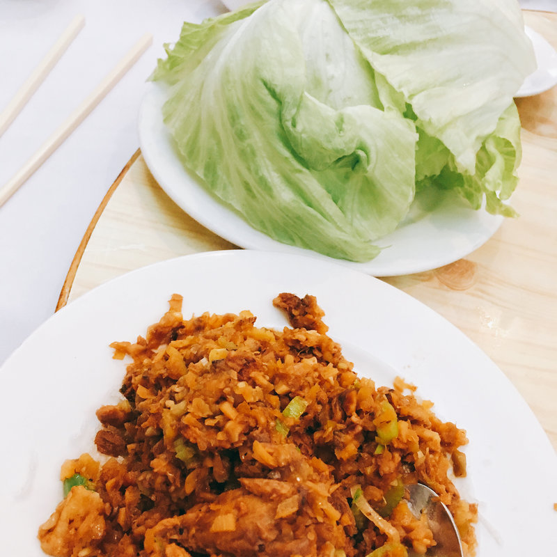 牛挽肉のレタス包み(鹿鳴春)