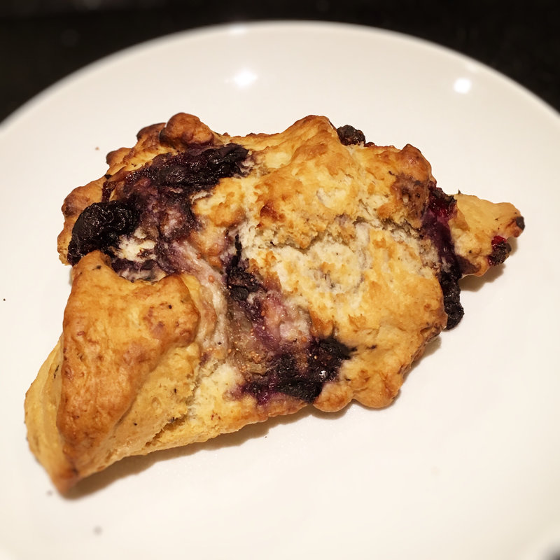 アメリカンスコーン ミックスベリー(スターバックスコーヒー 福岡赤坂門店)