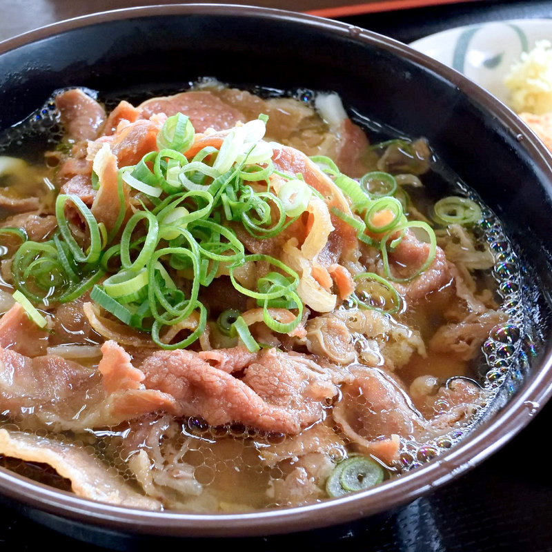 肉うどん(麦○ （むぎまる）)