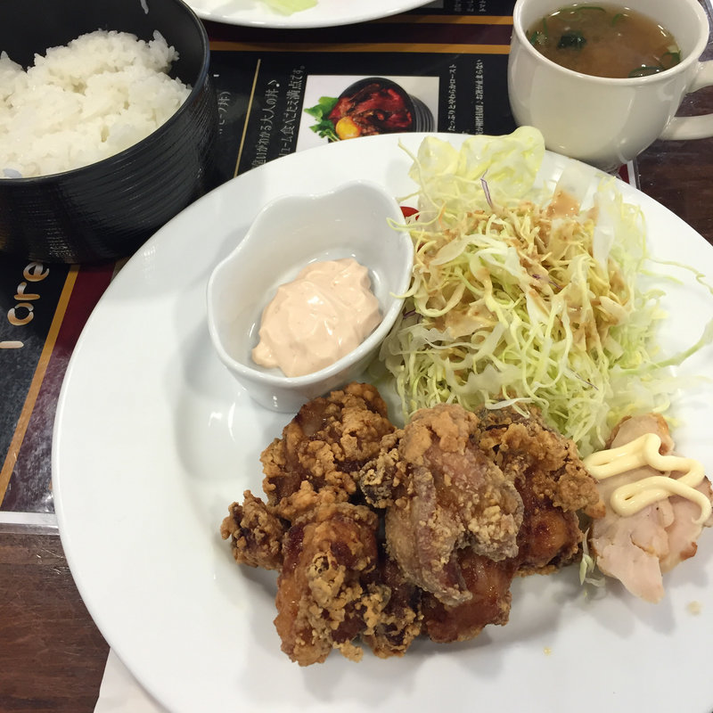 鳥の唐揚げ定食(とれとれ市場 南紀白浜)