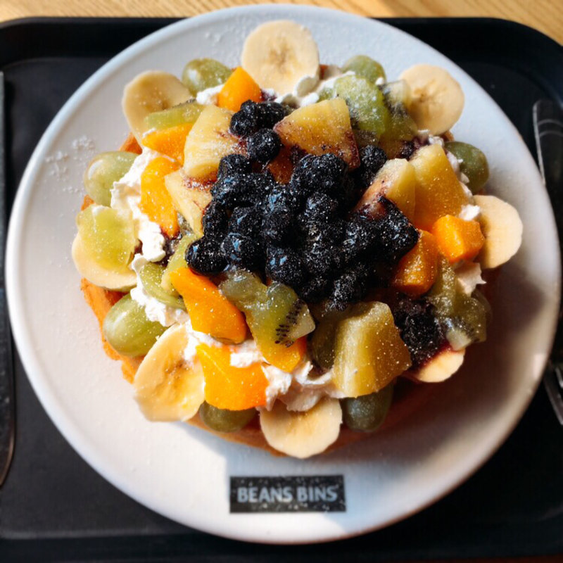 フルーツワッフル(BEANS BINS COFFEE)