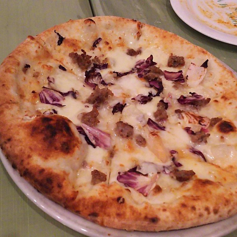 燻製モッツァレラとサルシッチャ(ピザ)(マカロニ市場 相模原店)