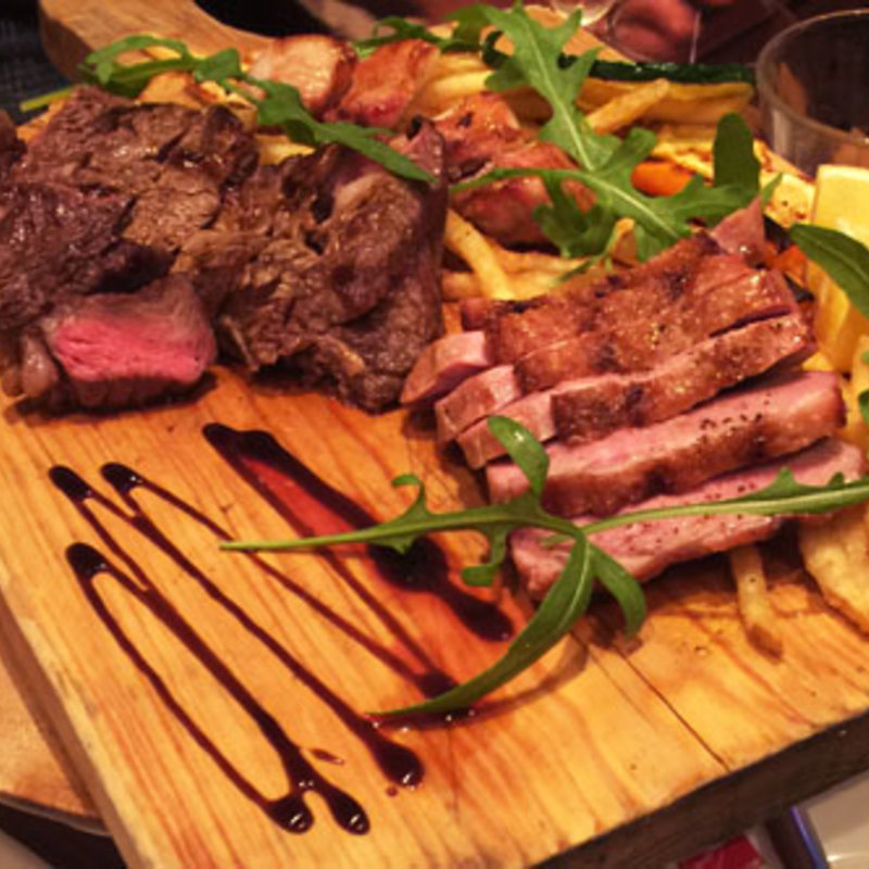 牛の熟成肉と、鴨肉と黒豚(PIZZA SALVATORE CUOMO & BAR 新宿)