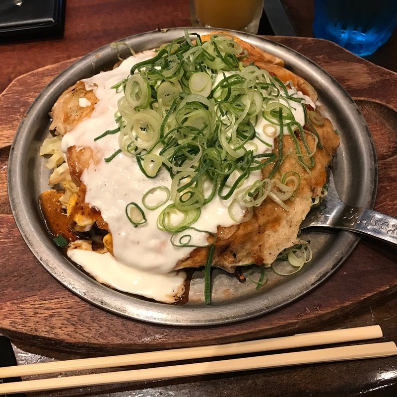 すじコンと青ねぎたっぷりのねぎ焼モダン(ぼてぢゅう 燦 SHIODOME （ぼてぢゅうさん）)