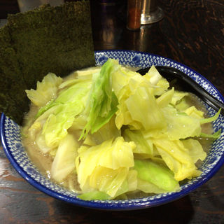 キャベツラーメン（中盛）(豚骨醤油 蕾)