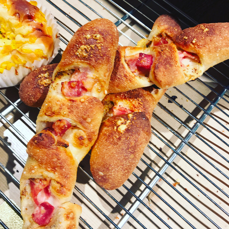 ごろごろベーコンエピ(R Baker 北千住店)