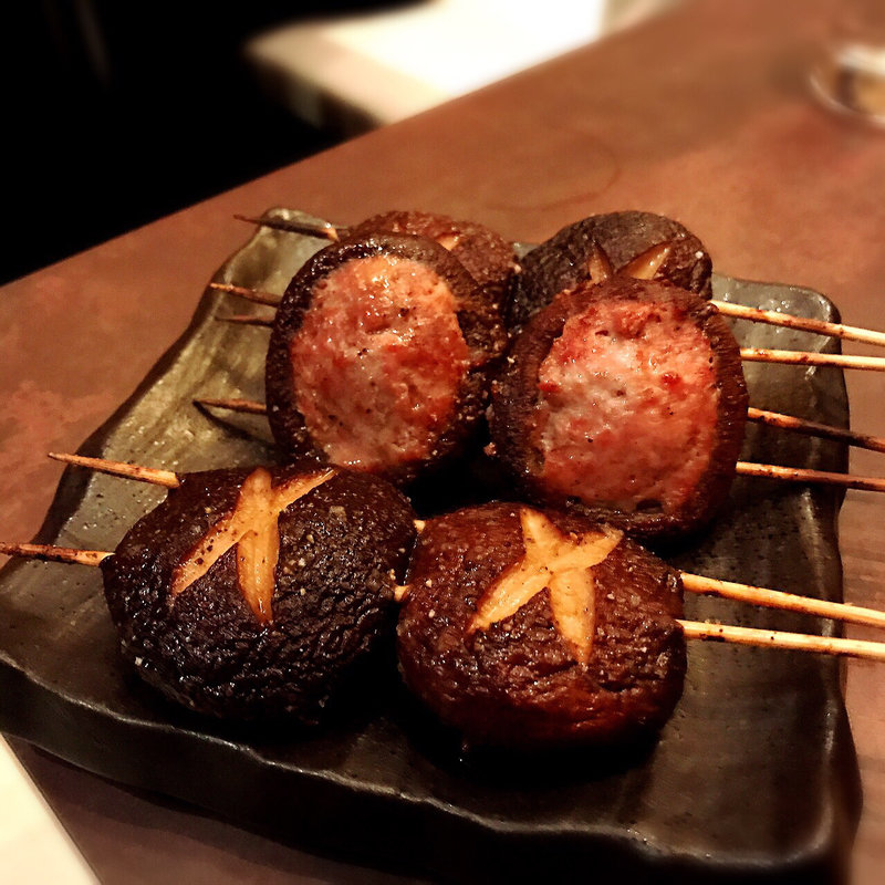 たぬき（椎茸の肉詰め）(炭火串焼 千串屋 六本木店 )