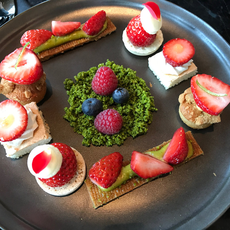 ベリーベリーオンザブラック アフタヌーンティー(ザ·カフェ バイ アマン)