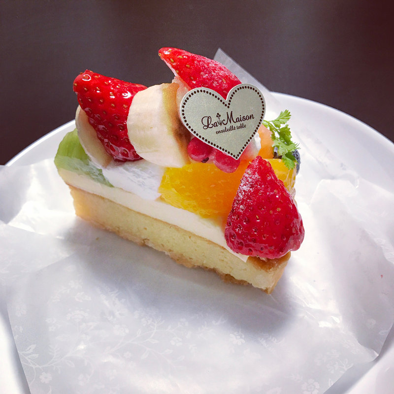 季節のたっぷりフルーツタルト(ラ・メゾン アンソレイユターブル パティスリー ルミネ北千住店)