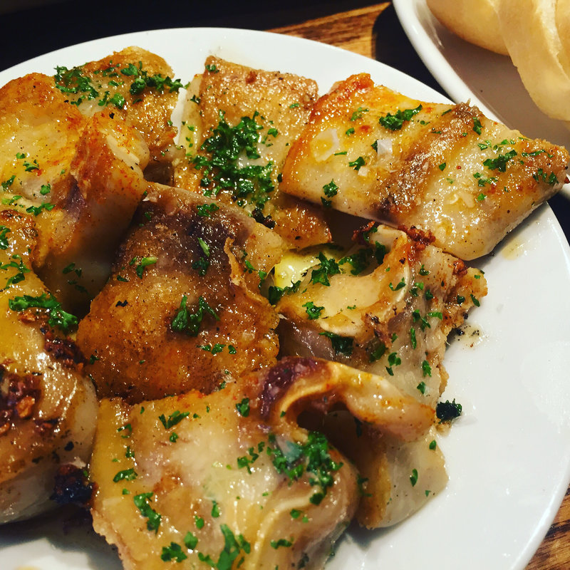 豚耳のプランチャ(鉄板焼き)(スペインバル トロンパ)