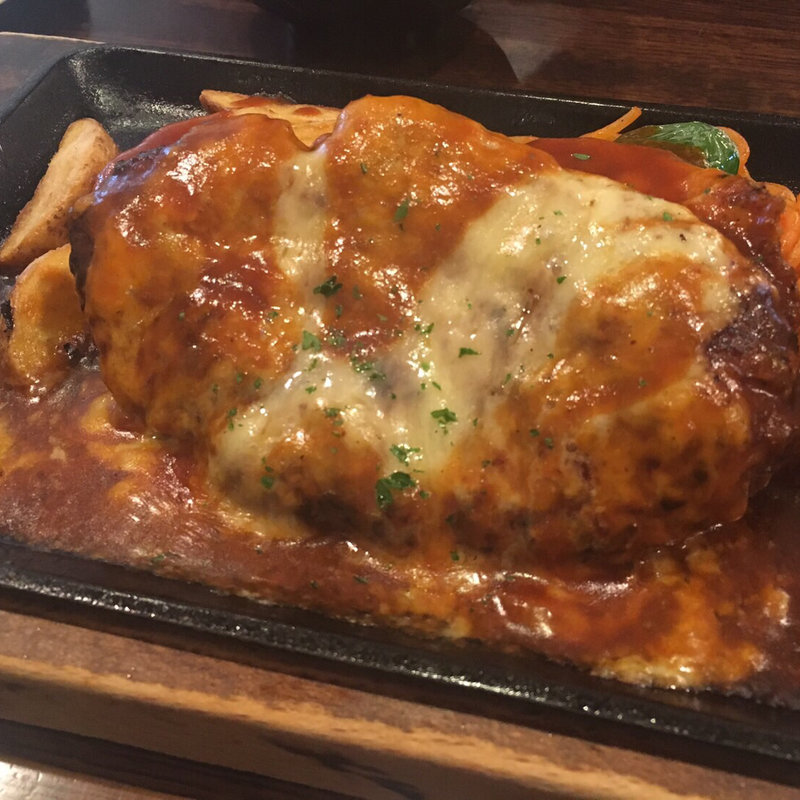 チーズハンバーグ（ライス味噌汁付）(キッチンマカベ)