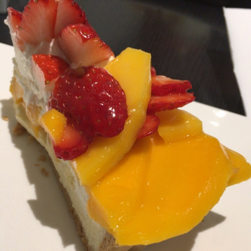 いちごとマンゴーのタルト(カフェコムサ 池袋東武店)