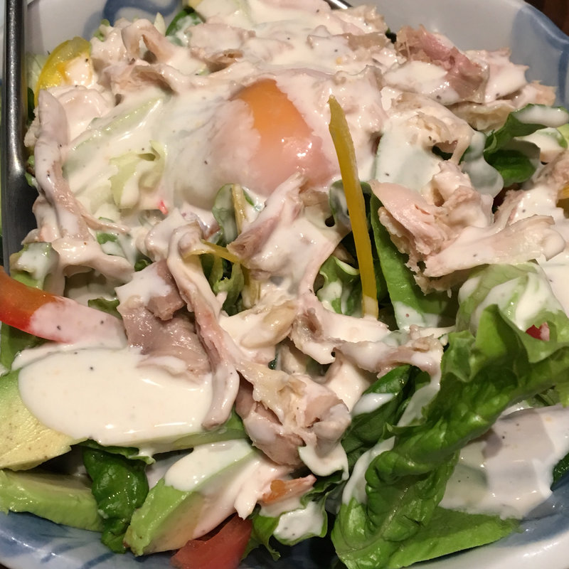 蒸し鶏とアボカドのサラダ温玉のせ(喜楽 品川 )