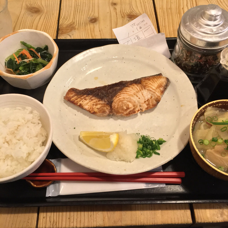 長崎産ブリ塩焼き定食(梅山鉄平食堂 )